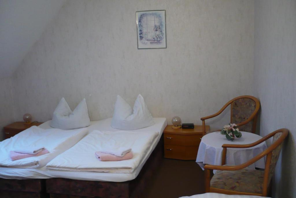 Gaststaette & Pension Jiedlitz Burkau Habitación foto